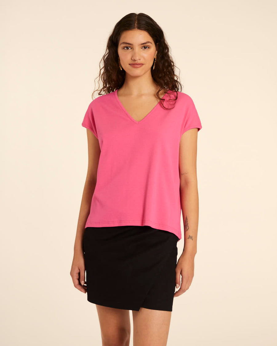 CAMISETA AMPLIA CUELLO PICO PINK