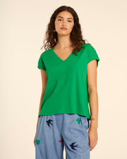 CAMISETA AMPLIA CUELLO PICO VERDE