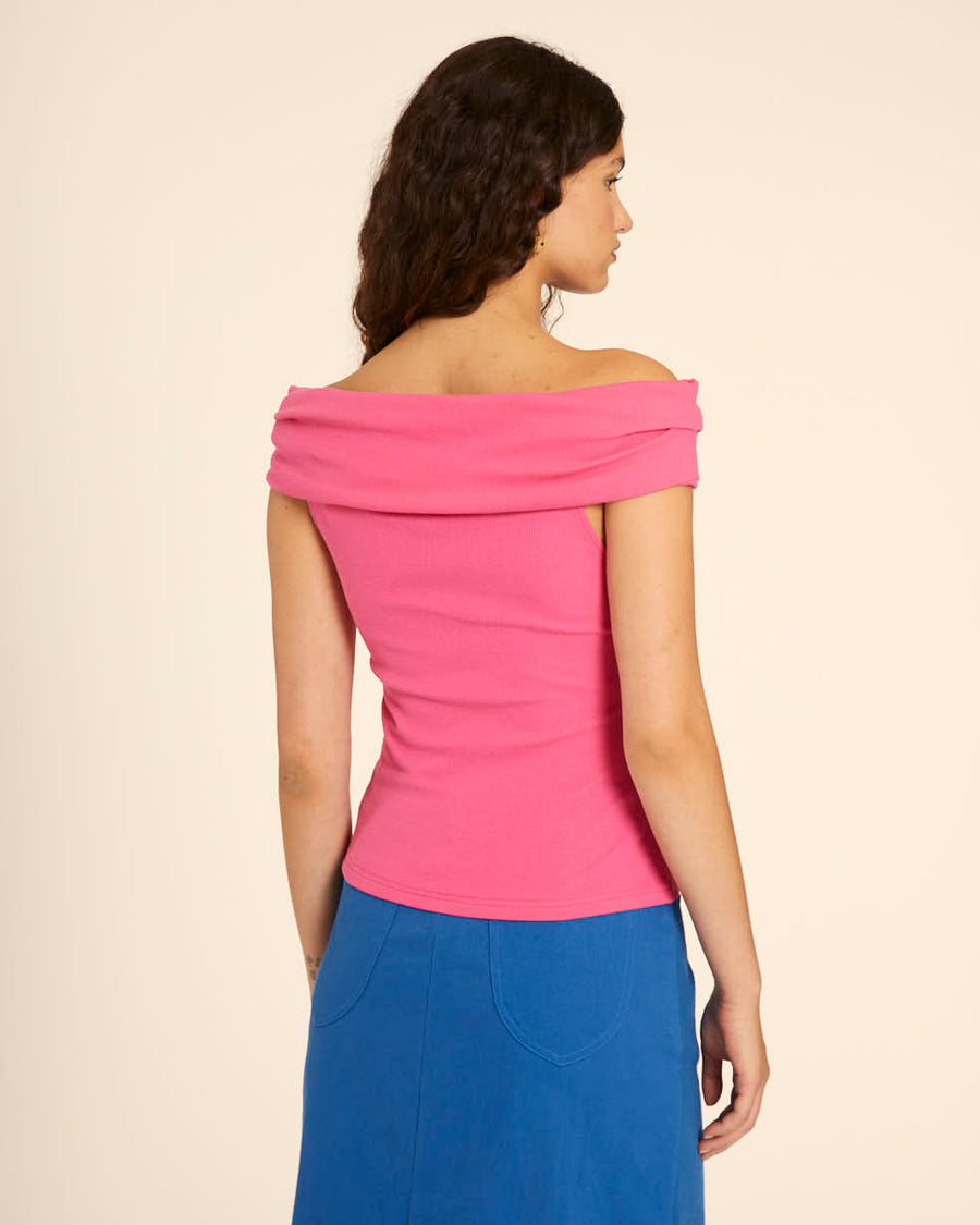 TOP CUELLO BARDOT PINK