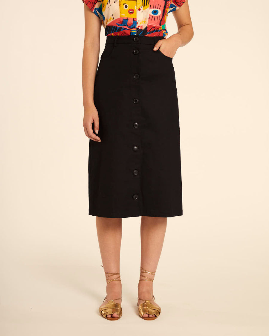 FALDA BOTONES MIDI NEGRO