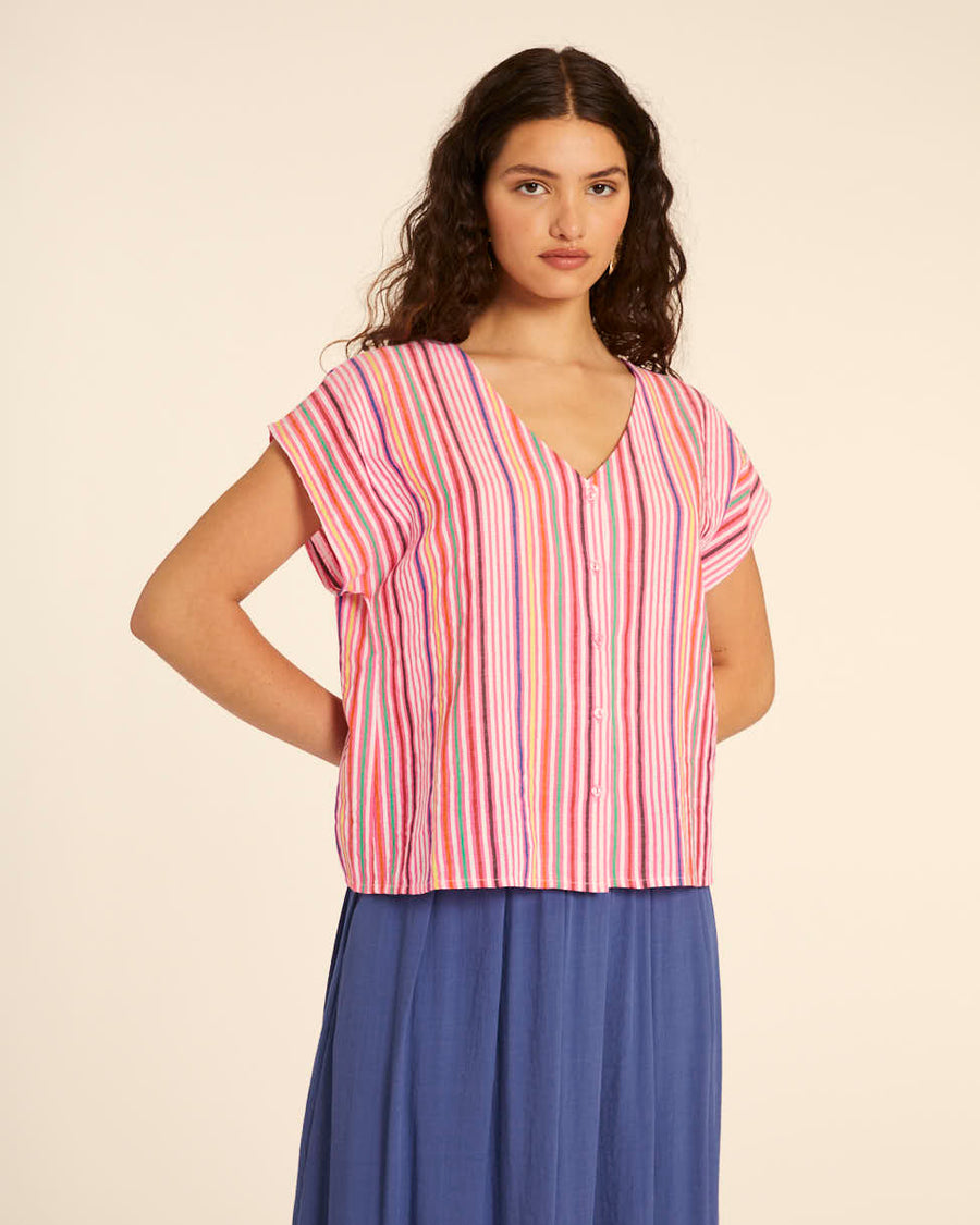 BLUSA CUELLO DE PICO RAYAS PINK