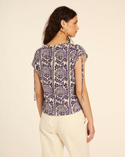 BLUSA CON FRUNCIDO CONCHAS