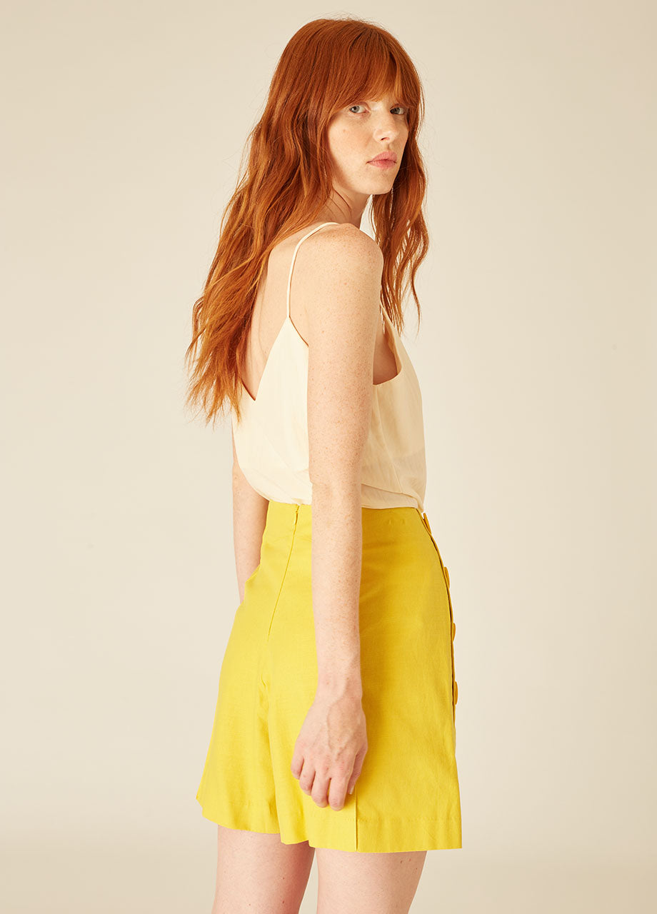 SHORT YELLOW