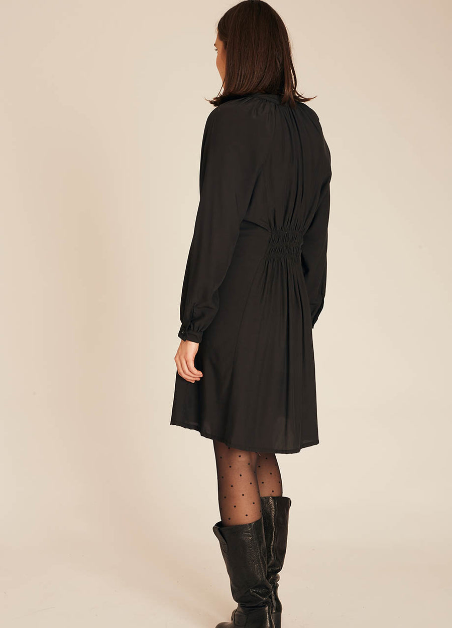 PUCKER SILKY DRESS BLACK