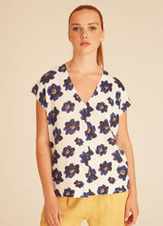 MAGLIA CON BOTTONI A FIORI BLU