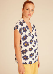 MAGLIA CON BOTTONI A FIORI BLU